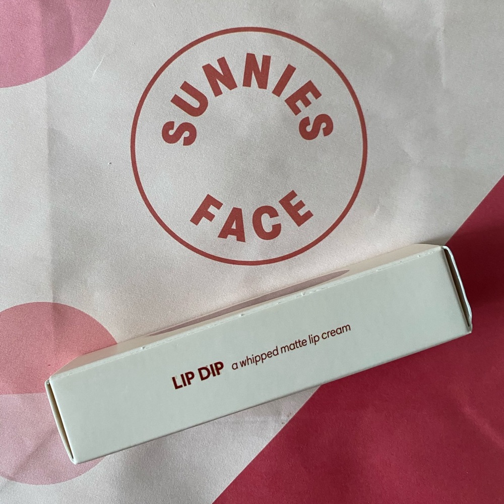 Sunnies Face LIP DIP in SO GOOD